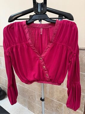 Free People Dakota Long Sleeve Crop top with Ballon Sleeve in a Magenta/Fuschia